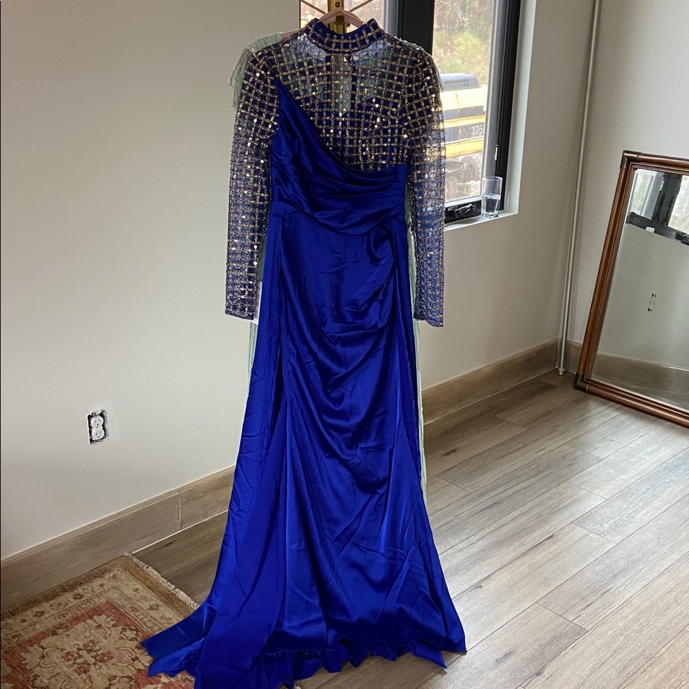 Elegant Blue Evening Gown